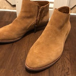 Gianni Bini tan booties